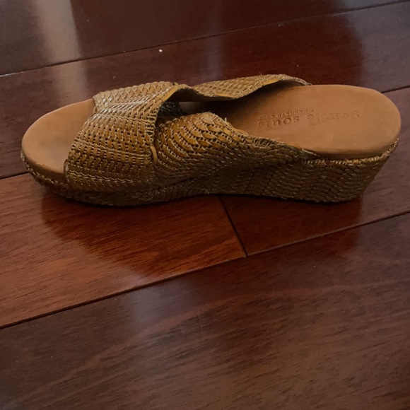 Gentle Souls by Kenneth Cole mules - Picture 2 of 2